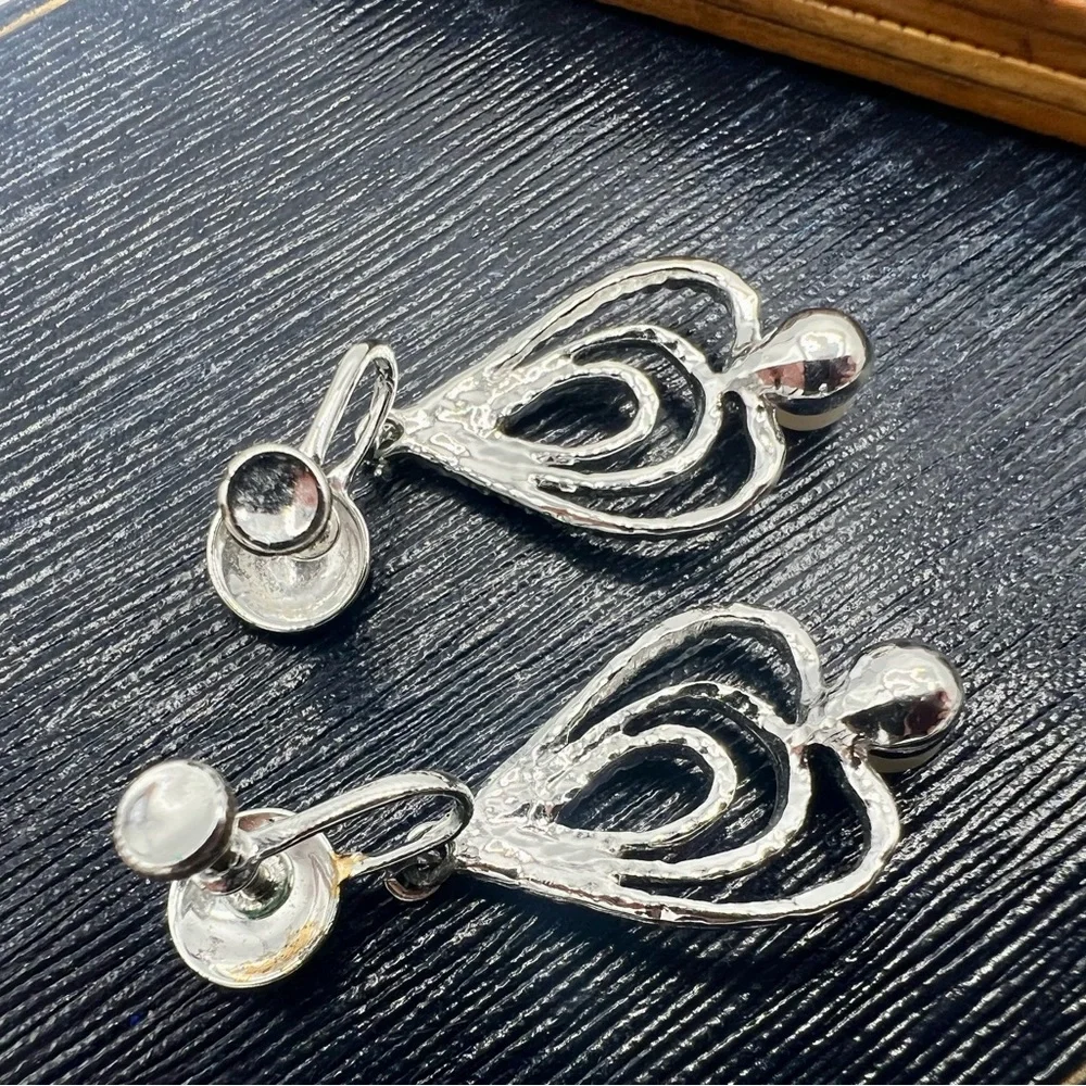 Vintage brooch & clip on earrings set silver tone leafy clover faux pearl